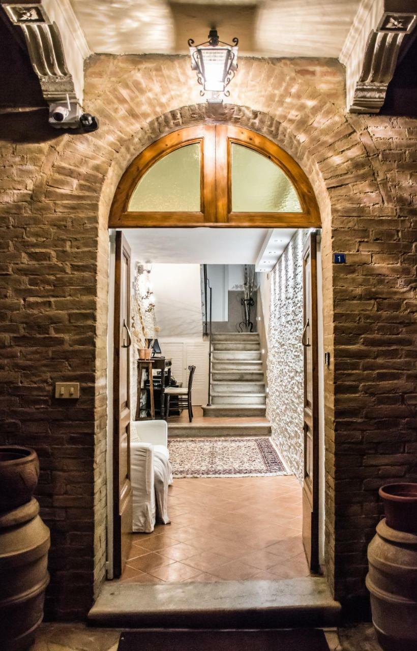 Dolci Mura Luxury Rooms Siena Exterior photo